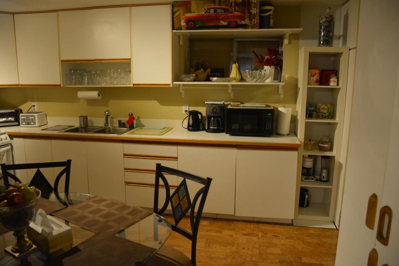 Aasra Home Kelowna Eksteriør billede